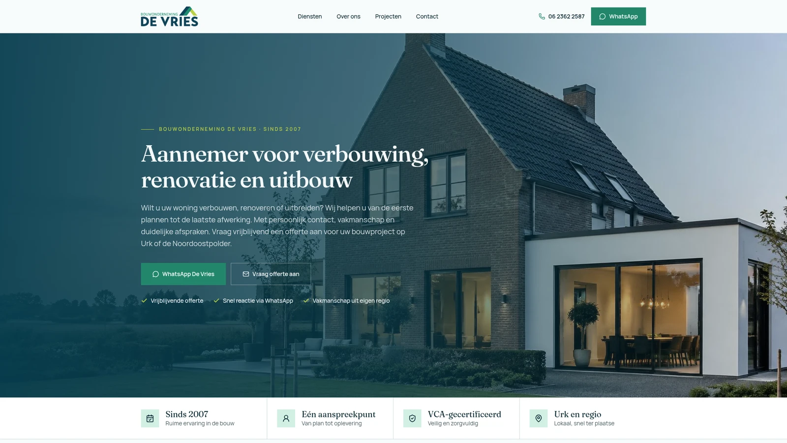 Homepage van Bouwonderneming De Vries volledig weergegeven op een laptop